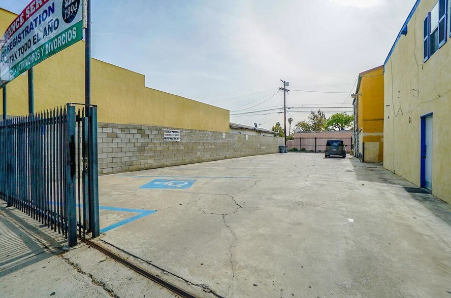 More Photos Of 11128-11130 Atlantic Ave, Lynwood Warehouse For Sale