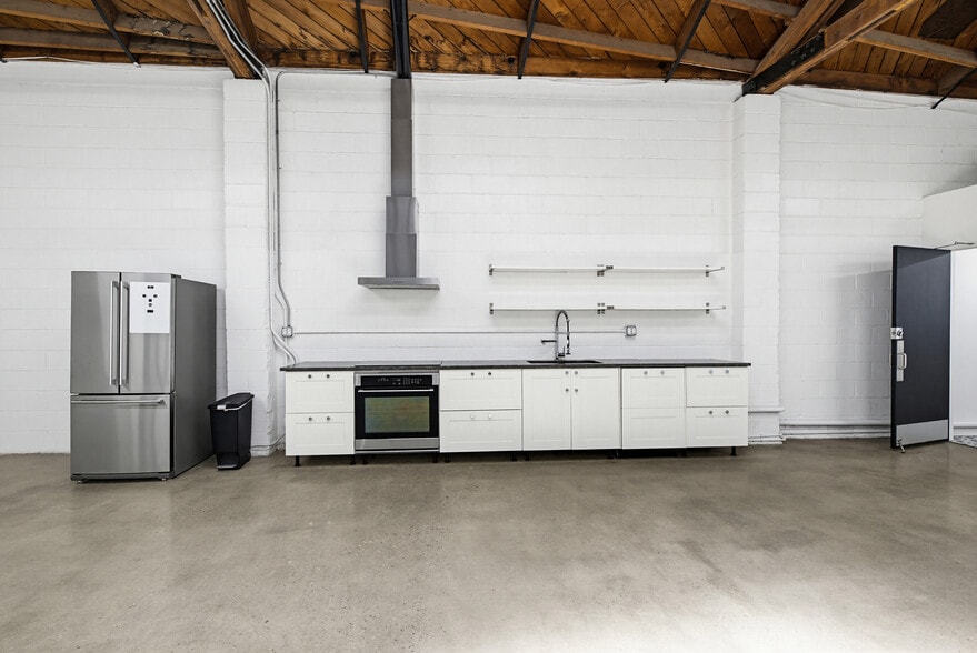 More Photos Of 6819 West Blvd, Inglewood Warehouse For Lease