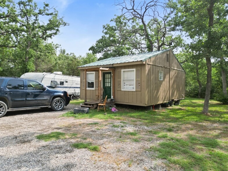 More Photos Of 108 Deer Trail Rd, Somerville Trailer Camper Park For Sale