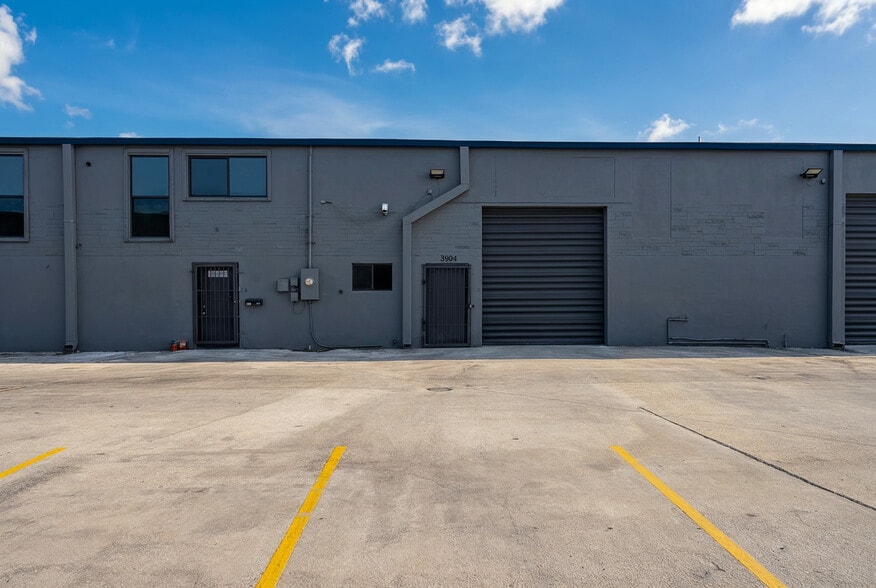 More Photos Of 3904 NW 32 Ave, Miami Warehouse For Sale