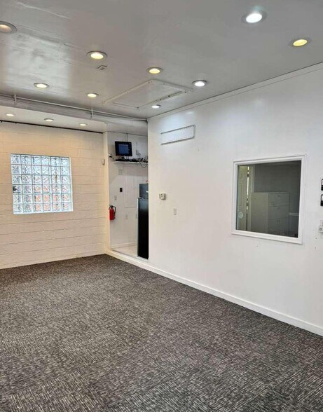 More Photos Of 250 E Cleveland Ave, Norwood Light Distribution For Sale