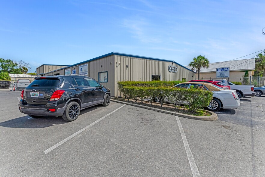 More Photos Of 809 Swift St, Daytona Beach Warehouse For Lease