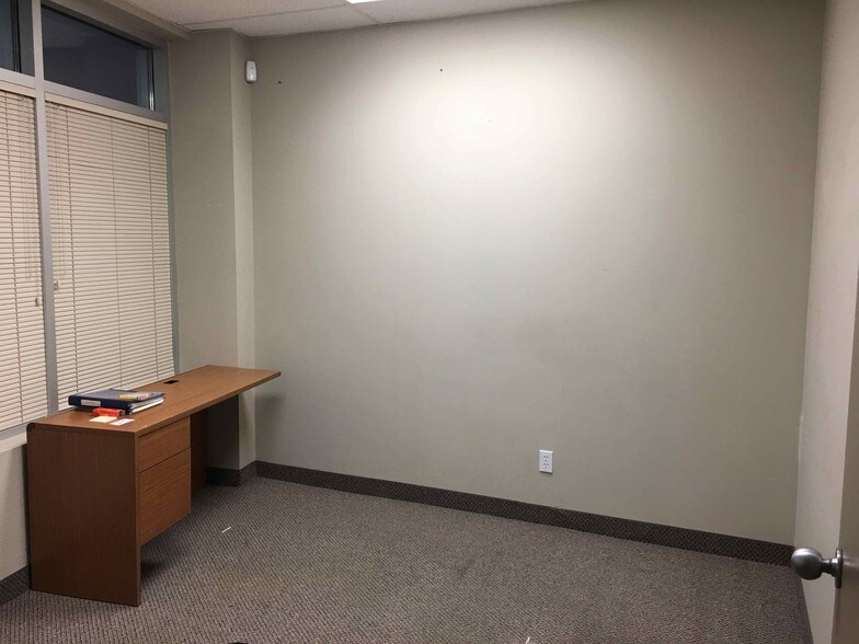 More Photos Of 3500-3520 114th Ave SE, Calgary Warehouse For Lease