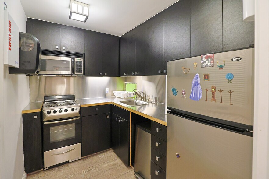 More Photos Of 908-910 N La Cienega Blvd, Los Angeles Storefront Retail Office For Sale