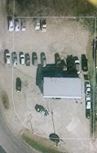 More Photos Of 2000 W Walnut St, Herington Service Station For Sale