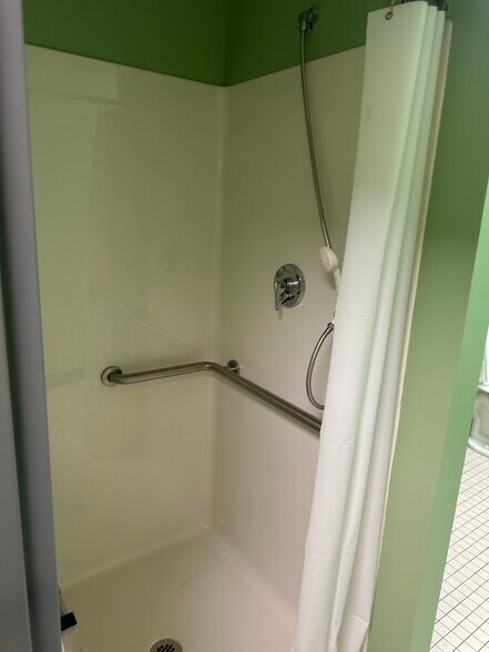 More Photos Of 246 Suffolk Ln, Gardner Manufacturing For Sale