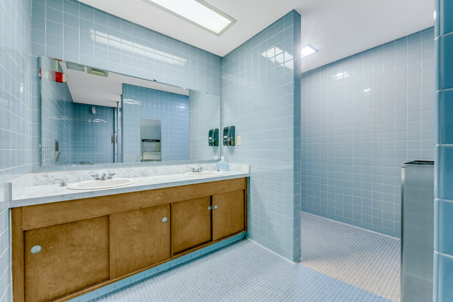 More Photos Of 214 Merchant St, Fairmont Bank For Sale