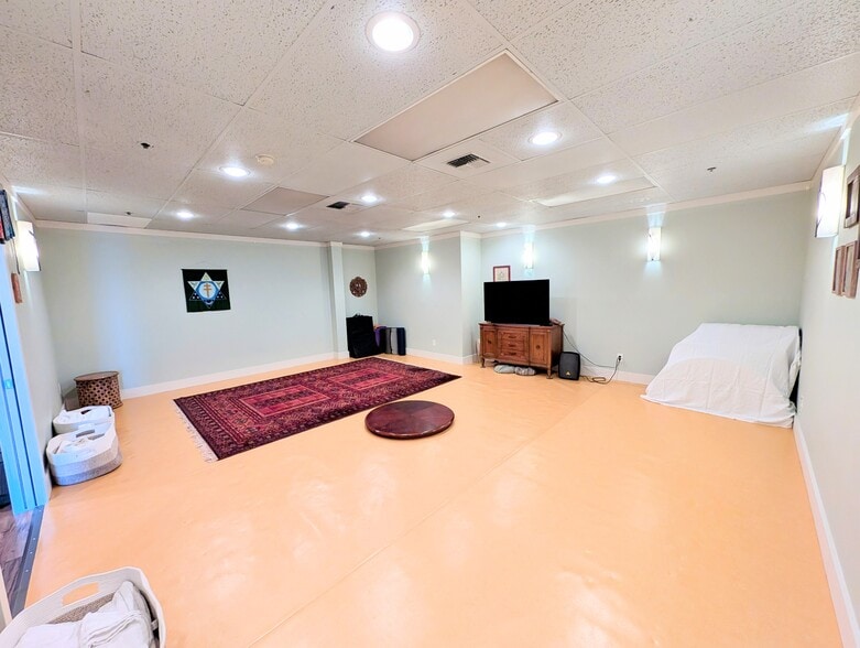 More Photos Of 18411-18421 Highway 99, Lynnwood Storefront For Lease