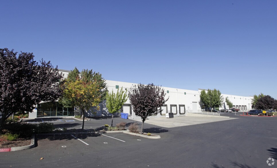 More Photos Of 755-765 Skyway Ct, Napa Warehouse For Lease