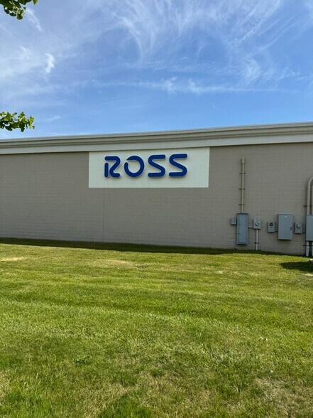 More Photos Of 50700-50870 Gratiot Ave, Chesterfield Unknown For Lease