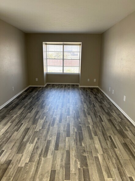 More Photos Of 834 Timberlake Dr, Arlington Apartments For Sale