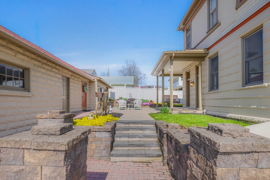More Photos Of 301 Meyers Ave, Meyersdale Hotel For Sale