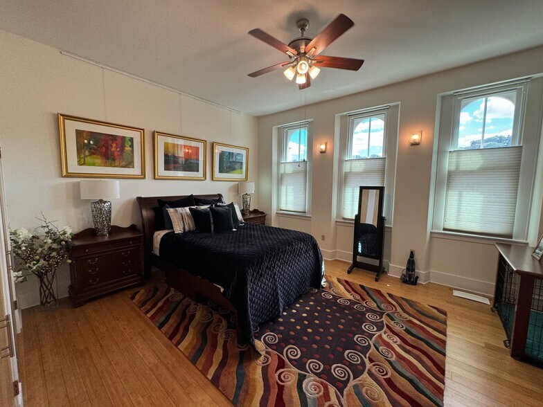 More Photos Of 1735 E Carson St, Pittsburgh Storefront Retail Residential For Sale