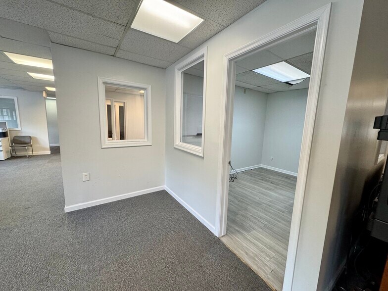 More Photos Of 625 Barksdale Rd, Newark Medical For Lease