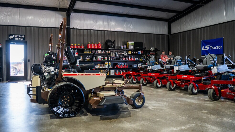 More Photos Of 1885 17th NE st, Paris General Retail For Sale