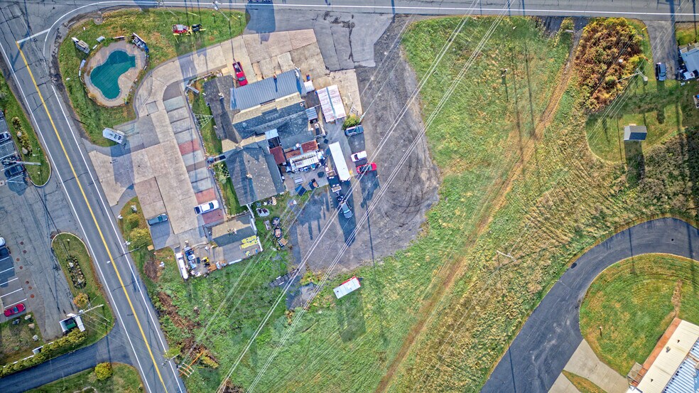 More Photos Of 671 Mariaville Rd, Schenectady Garden Center For Sale