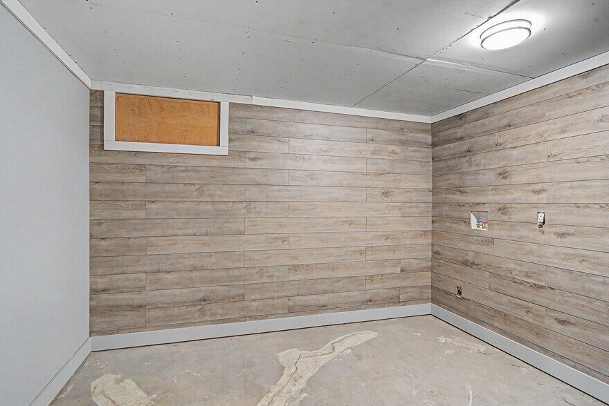 More Photos Of 330 Main Ave E, Soap Lake Freestanding For Lease