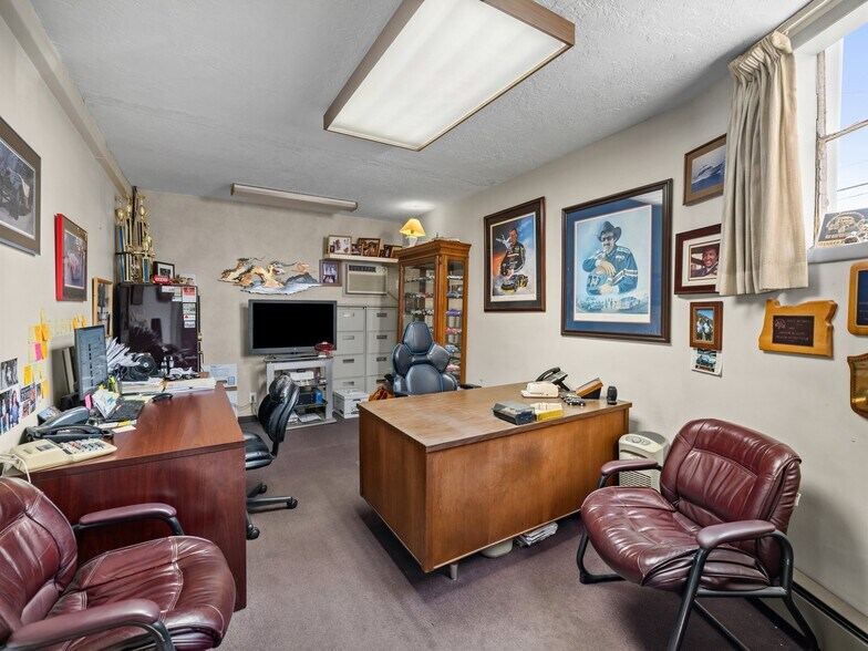 More Photos Of 1840 NE Sandy Blvd, Portland Auto Dealership For Sale