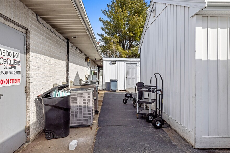 More Photos Of 733 Bedford St, Whitman Restaurant For Sale