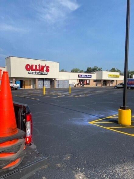 More Photos Of 1000-1006 1st Ave, Rock Falls Unknown For Lease