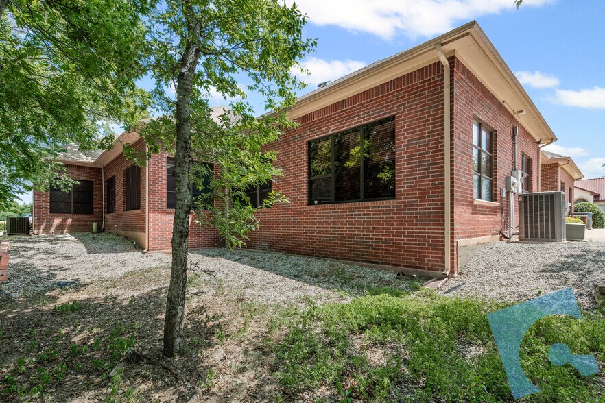 More Photos Of 751 E Southlake Blvd, Southlake Office For Sale