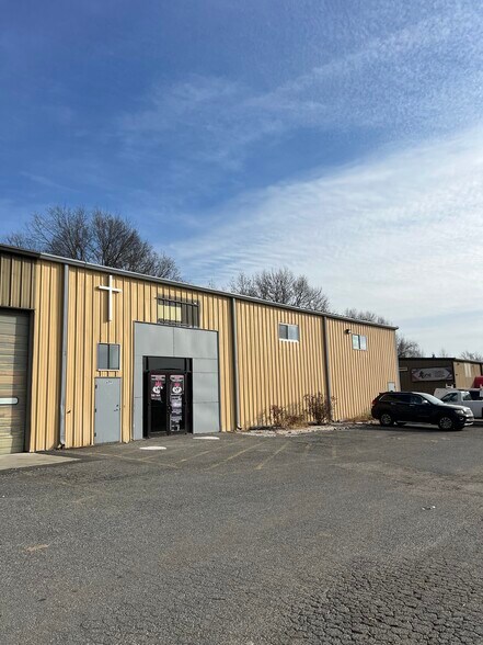 More Photos Of 677 Dawson Dr, Newark Industrial For Lease