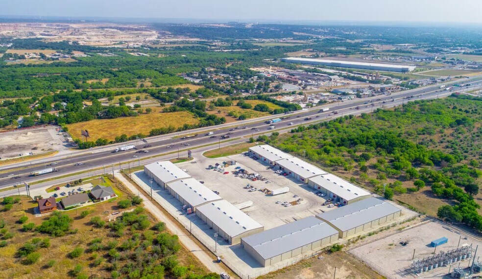 More Photos Of 3943 S Interstate 35, New Braunfels Unknown For Lease
