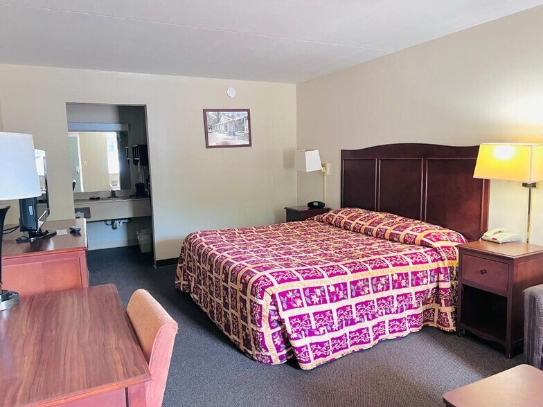 More Photos Of 201 Unity Rd, Crossett Hotel For Sale