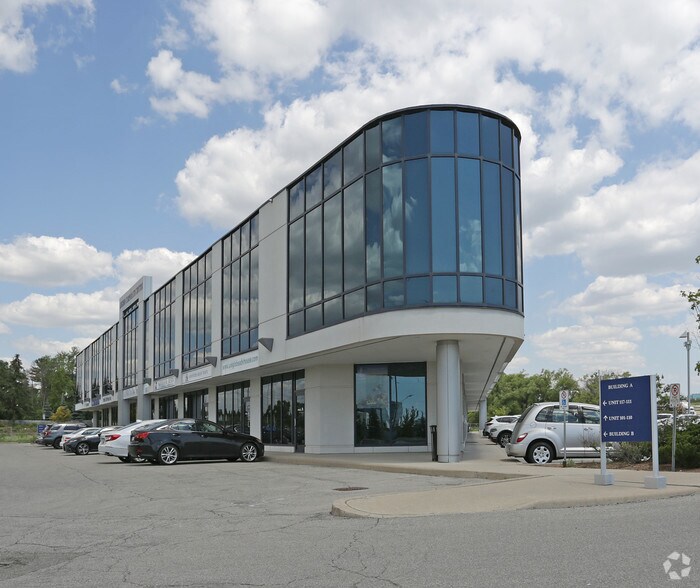 More Photos Of 1660 North Service Rd E, Oakville Office For Sale