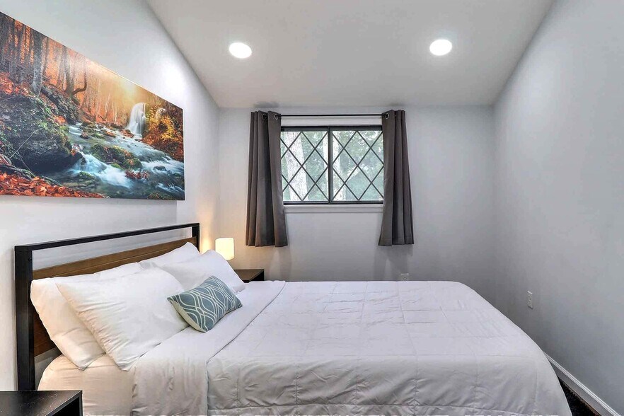 More Photos Of 3360 PA-940, Mount Pocono Specialty For Sale