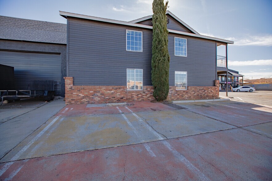 More Photos Of 819 N Navajo Dr, Page Storefront Retail Office For Sale