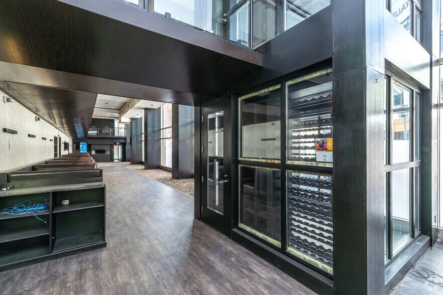 More Photos Of 700 Hennepin Ave, Minneapolis General Retail For Sale