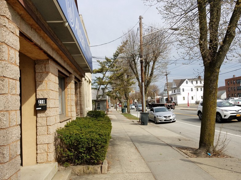 More Photos Of 219 Mineola Blvd, Mineola Office For Lease