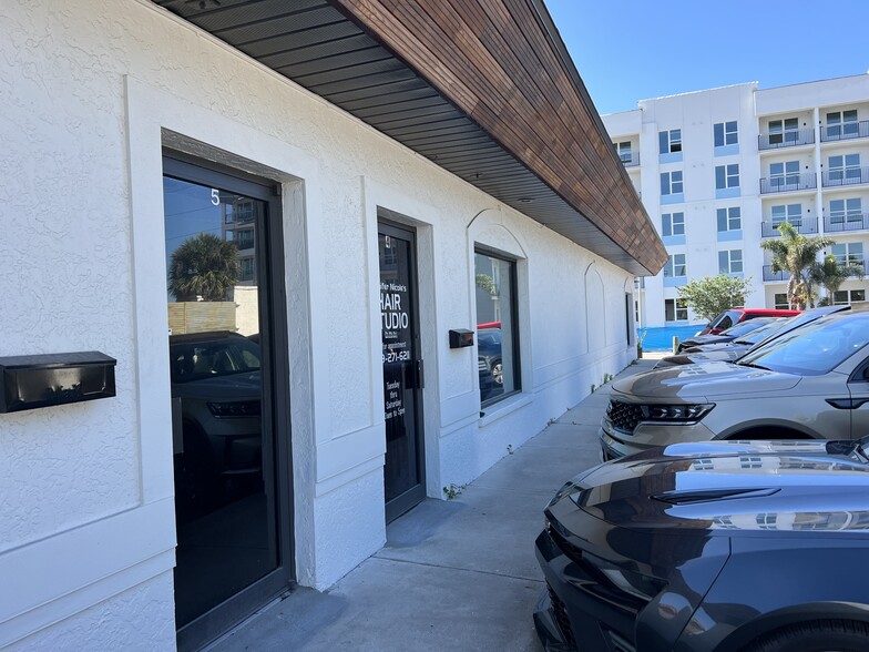 More Photos Of 861 SE 47th Ter, Cape Coral Freestanding For Lease