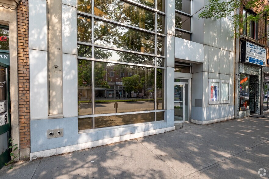 More Photos Of 5275-5285 Ch Queen-Mary, Montréal Loft Creative Space For Sale