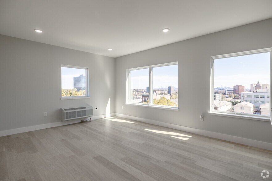 More Photos Of 34-40 Hudson St, Newark Apartments For Lease