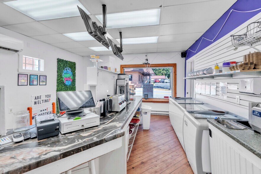 More Photos Of 118 E Main St, Albion Flex For Sale