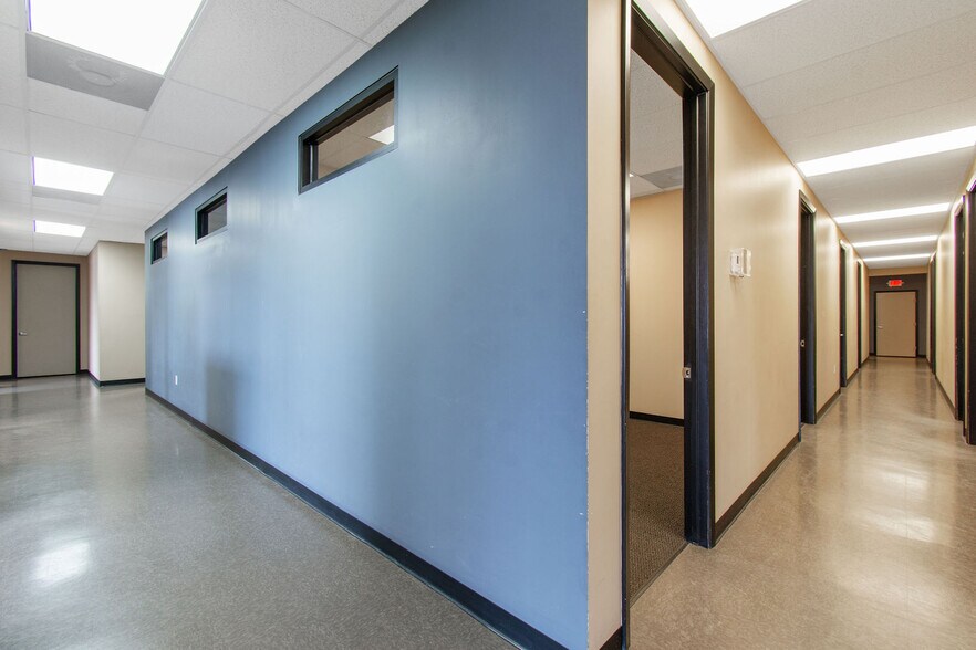 More Photos Of 21755 N I-45 Fwy, Spring Flex For Sale
