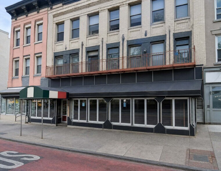 More Photos Of 1507 second ave, New York Apartments For Lease