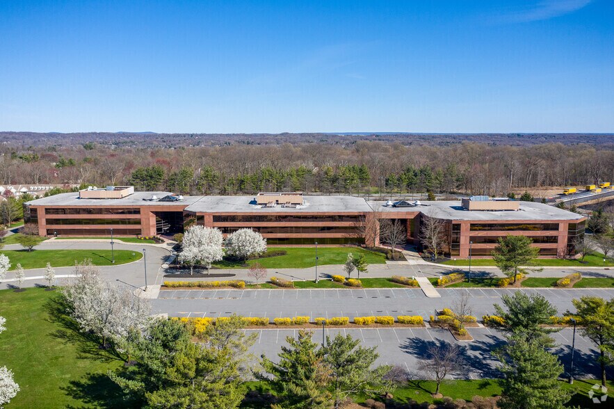 More Photos Of 10 Mountainview Rd, Upper Saddle River Office For Lease