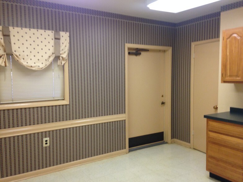 More Photos Of 737 Main St, Lumberton Office For Sale