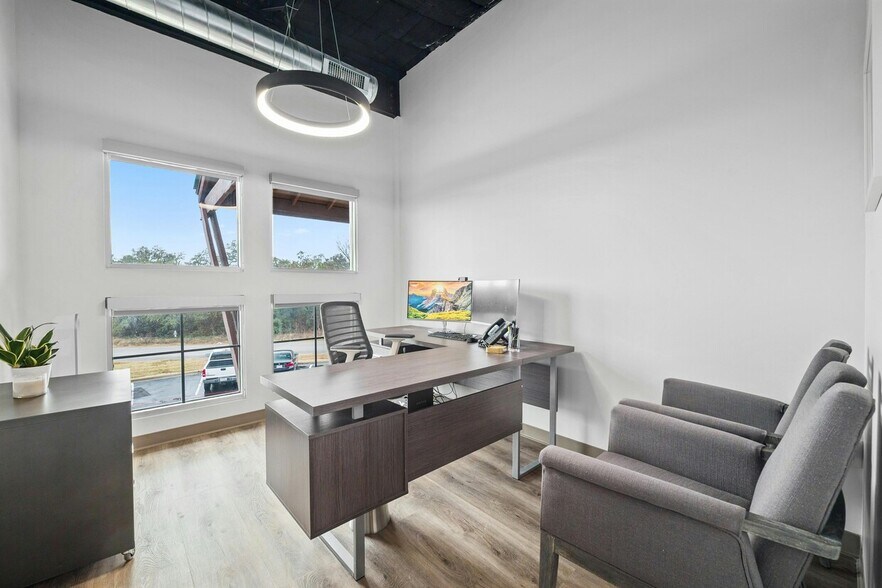More Photos Of 3821 Juniper Trace, Bee Cave Loft Creative Space For Sale