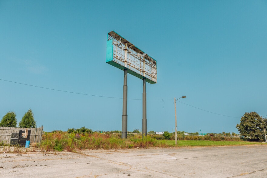 More Photos Of 6331 S 13th St, Milwaukee Hotel For Sale