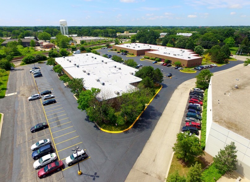 More Photos Of 100-112 Terrace Dr, Mundelein Warehouse For Lease