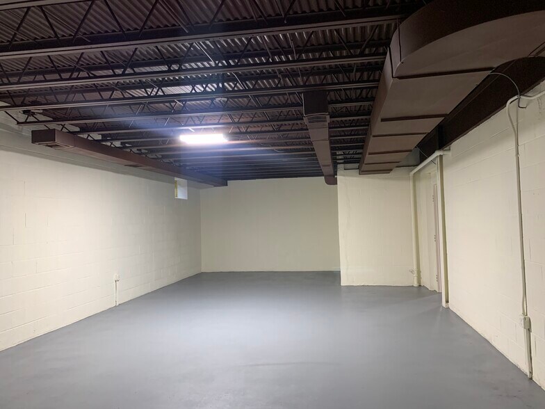 More Photos Of 5810-5814 Seminary Rd, Alexandria Freestanding For Lease