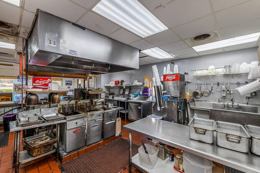 More Photos Of 497 E Blackstock Rd, Spartanburg Restaurant For Lease