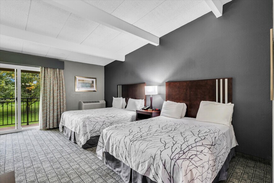 More Photos Of 1907 N Cunningham Ave, Urbana Hotel For Sale