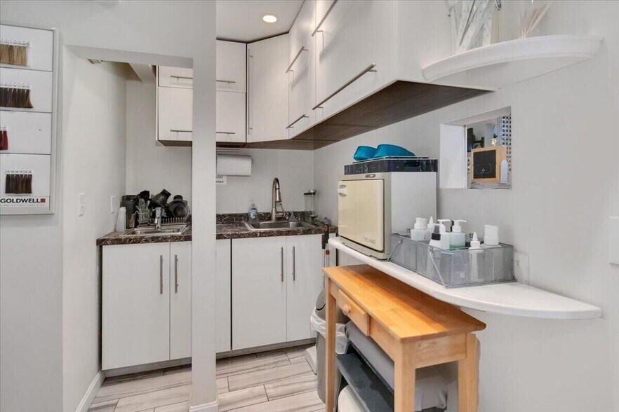 More Photos Of 139 A Bradford St, Provincetown Storefront Retail Residential For Sale