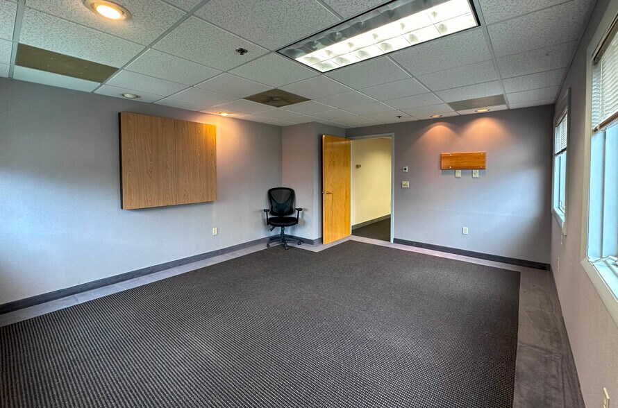 More Photos Of 4 Bellows Rd, Westborough Medical For Lease