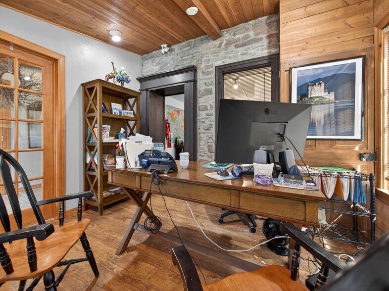 More Photos Of 1434-1436 W Broad St, Quakertown Office For Sale